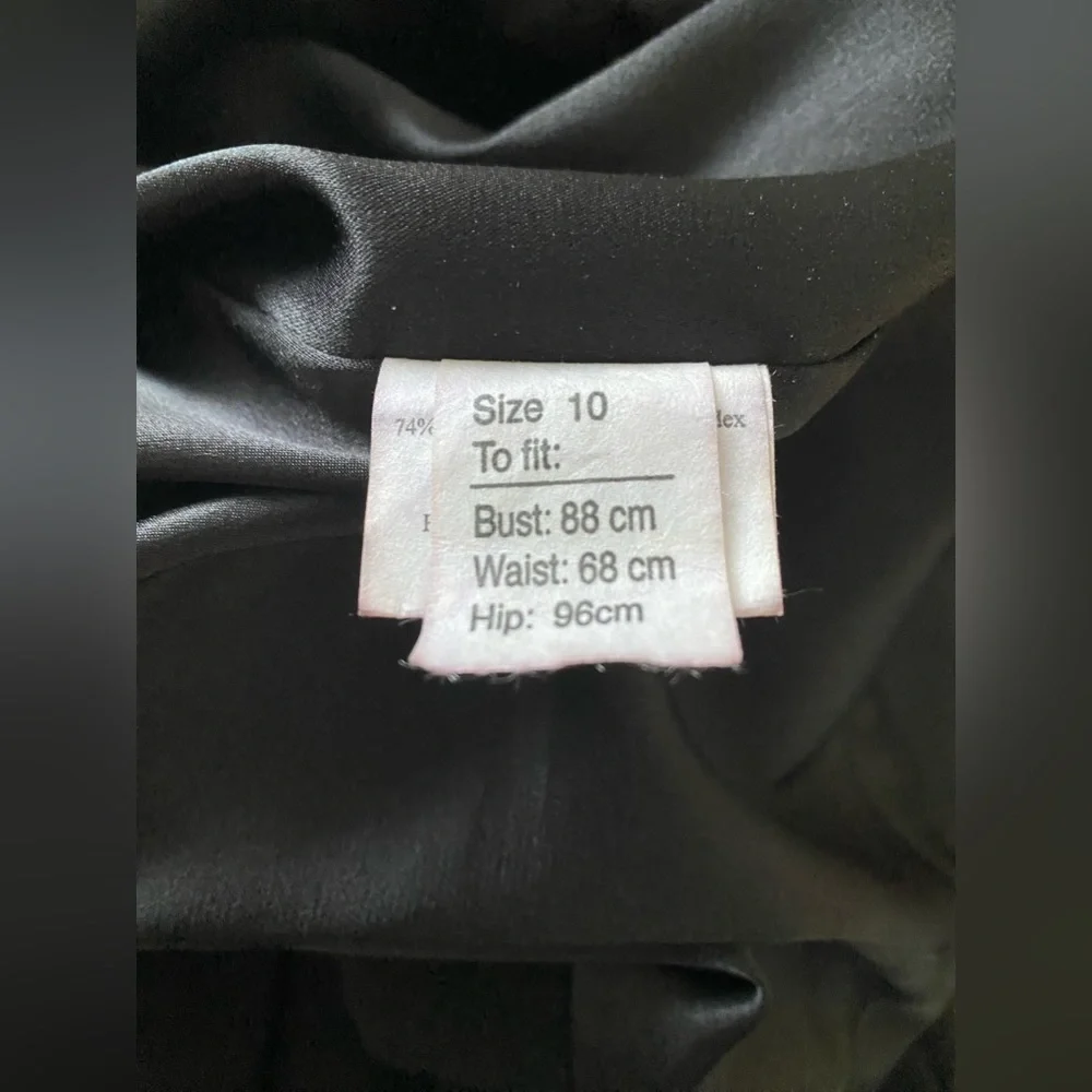 Fully lined black cocktail dress with gold beading - Picture 3 of 7